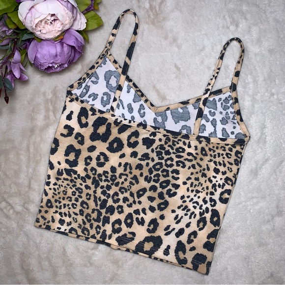 SEE NEW LISTING NWT Forever 21 Leopard Print Crop Tank - Picture 3 of 9